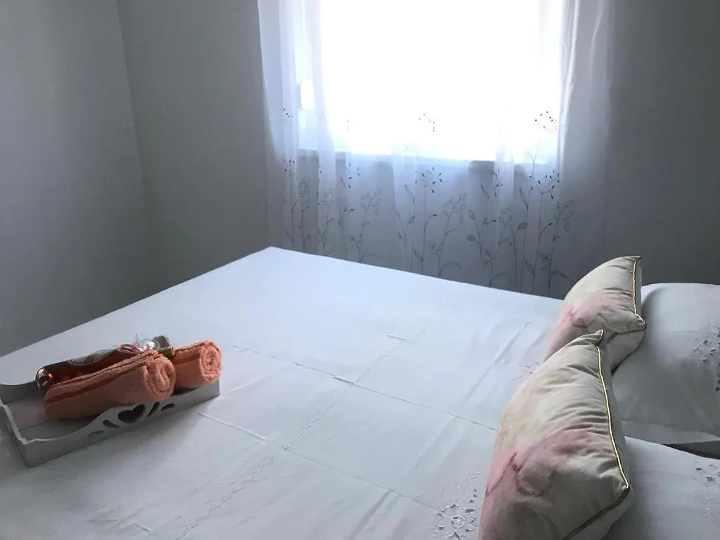 Hedonist-Luxury 2 Bedroom Apartment With Private Hot Tub, Garden And Free Parking Trogir