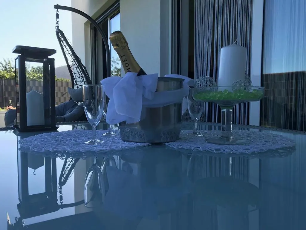 Hedonist-Luxury 2 Bedroom Apartment With Private Hot Tub, Garden And Free Parking Trogir Croatia