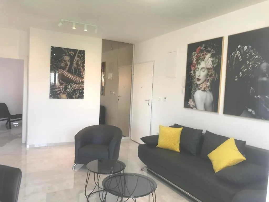 Hedonist-Luxury 2 Bedroom Apartment With Private Hot Tub, Garden And Free Parking Trogir
