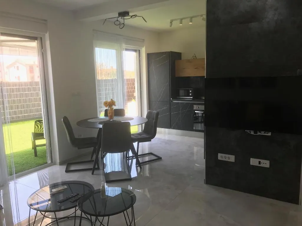 Hedonist-Luxury 2 Bedroom Apartment With Private Hot Tub, Garden And Free Parking Trogir Croatia