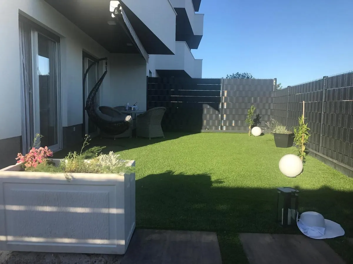 Hedonist-Luxury 2 Bedroom Apartment With Private Hot Tub, Garden And Free Parking Trogir 0*,  Croatia