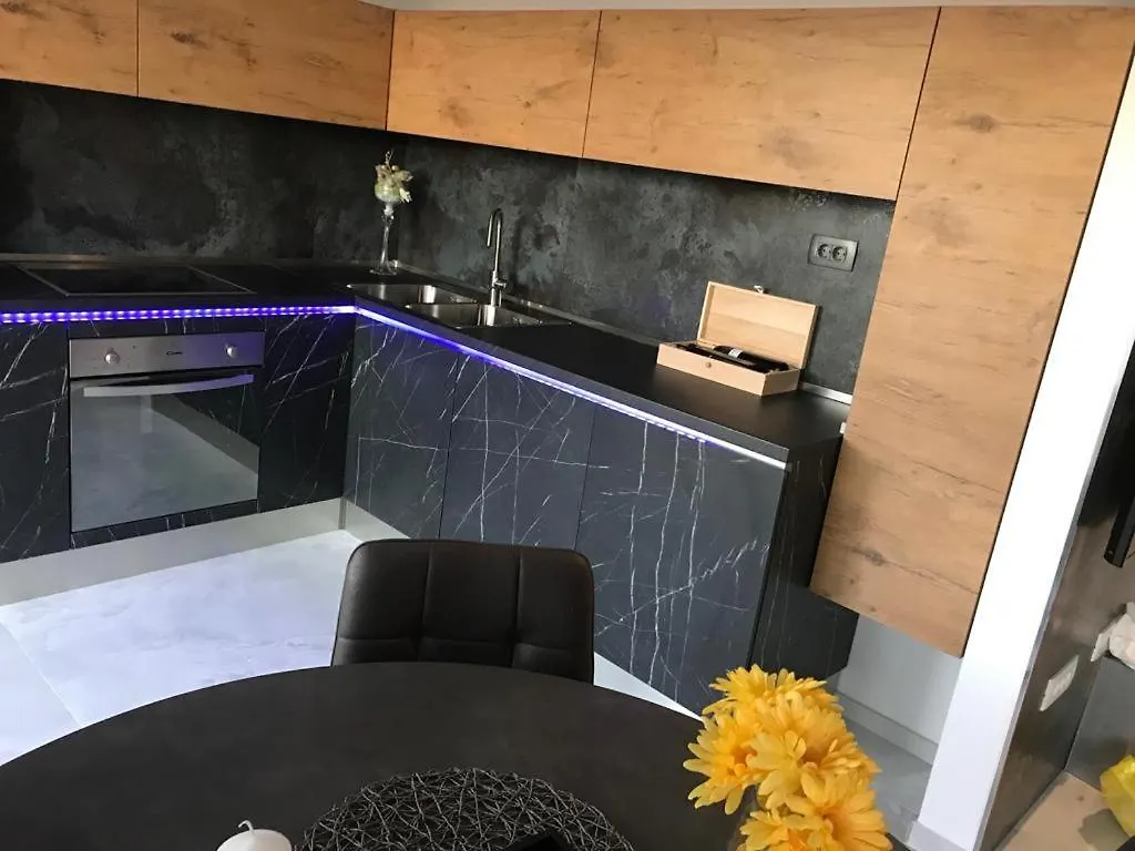 Hedonist-Luxury 2 Bedroom Apartment With Private Hot Tub, Garden And Free Parking Trogir