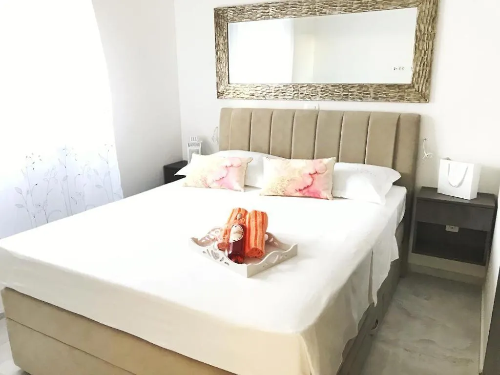Hedonist-Luxury 2 Bedroom Apartment With Private Hot Tub, Garden And Free Parking Trogir 0*,