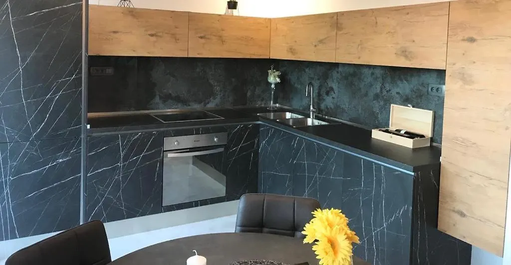 Hedonist-Luxury 2 Bedroom Apartment With Private Hot Tub, Garden And Free Parking Trogir