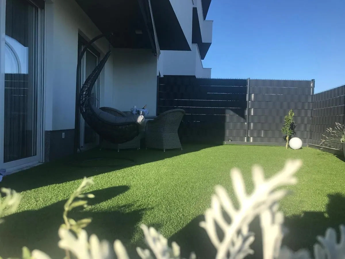 Hedonist-Luxury 2 Bedroom Apartment With Private Hot Tub, Garden And Free Parking Trogir