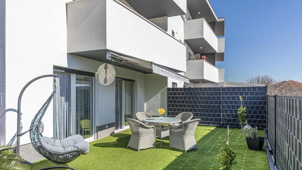 Hedonist-Luxury 2 Bedroom Apartment With Private Hot Tub, Garden And Free Parking تروغير