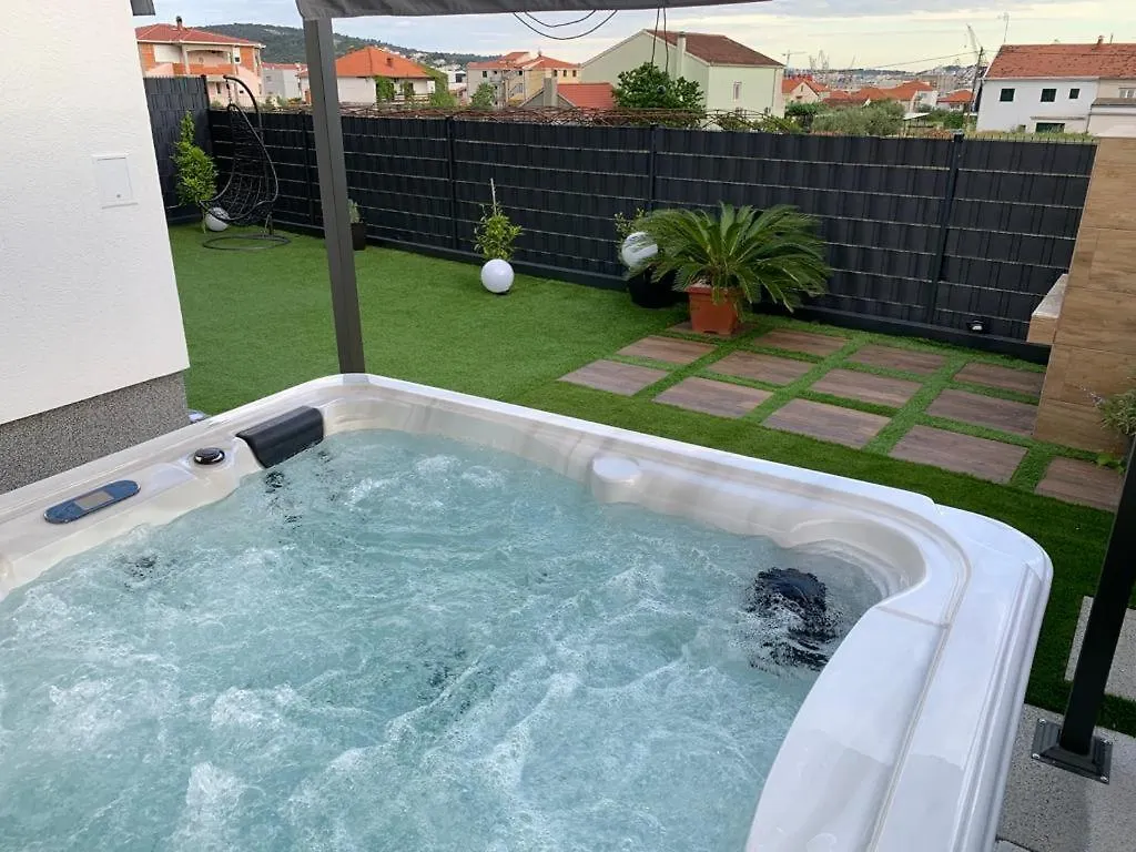 Hedonist-Luxury 2 Bedroom Apartment With Private Hot Tub, Garden And Free Parking Trogir 0*,  Croatia