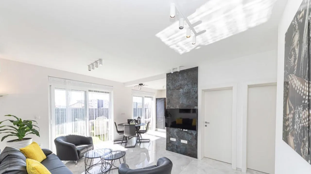 Hedonist-Luxury 2 Bedroom Apartment With Private Hot Tub, Garden And Free Parking Trogir Croatia